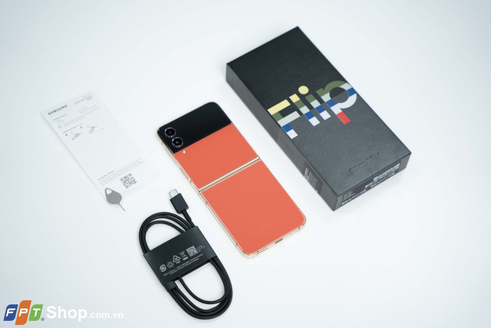Mở hộp Samsung Galaxy Z Flip4 Bespoke Edition: Nổi bật và sang trọng trong Tết 2023!