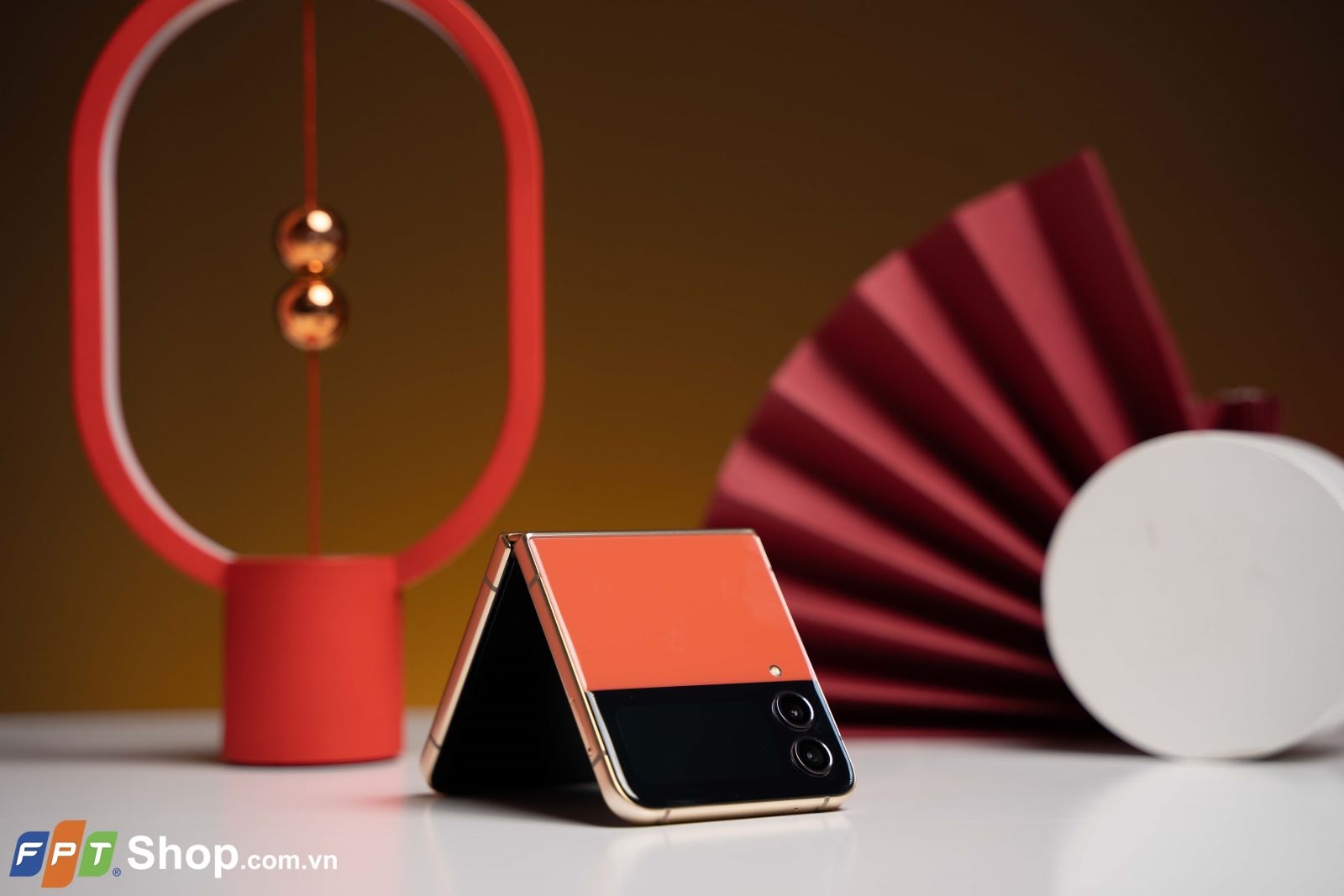 Mở hộp Samsung Galaxy Z Flip4 Bespoke Edition: Nổi bật và sang trọng trong Tết 2023!