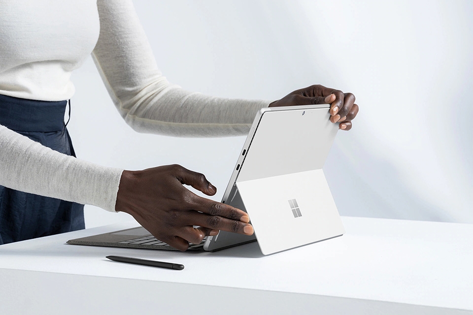 Laptop tháo rời màn hình - Ảnh 03