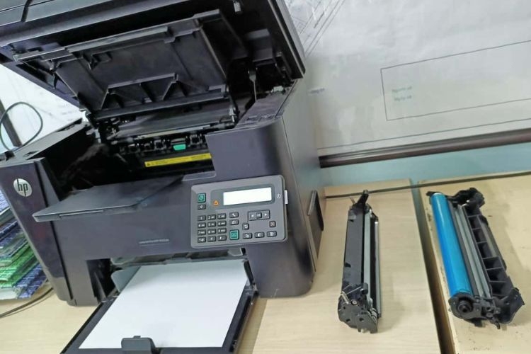 Nguyên nhân máy in bị mờ một bên