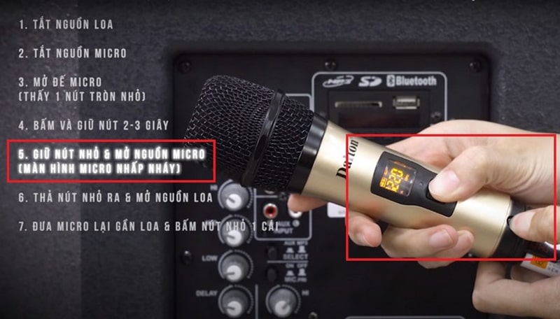Màn hình hiển thị của micro nhấp nháy