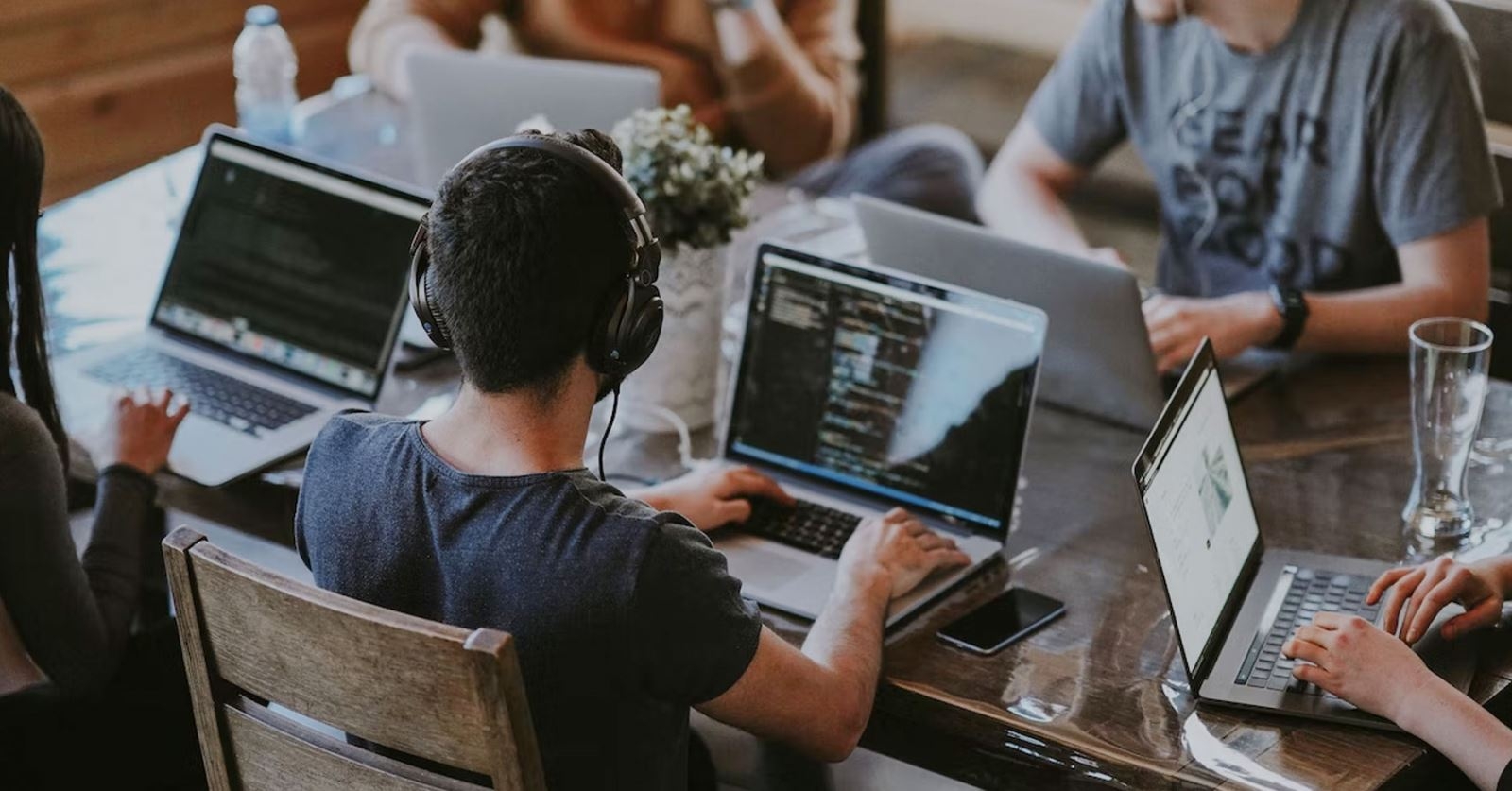 Bí quyết chọn tai nghe giá “sinh viên” cho dân văn phòng