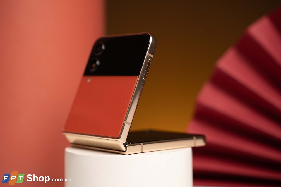 Chọn Samsung Galaxy Z Flip4 Bespoke Đỏ thịnh vượng, chọn khởi đầu năm 2023 nhiều may mắn!
