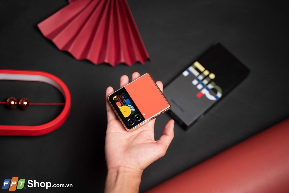 Chọn Samsung Galaxy Z Flip4 Bespoke Đỏ thịnh vượng, chọn khởi đầu năm 2023 nhiều may mắn!