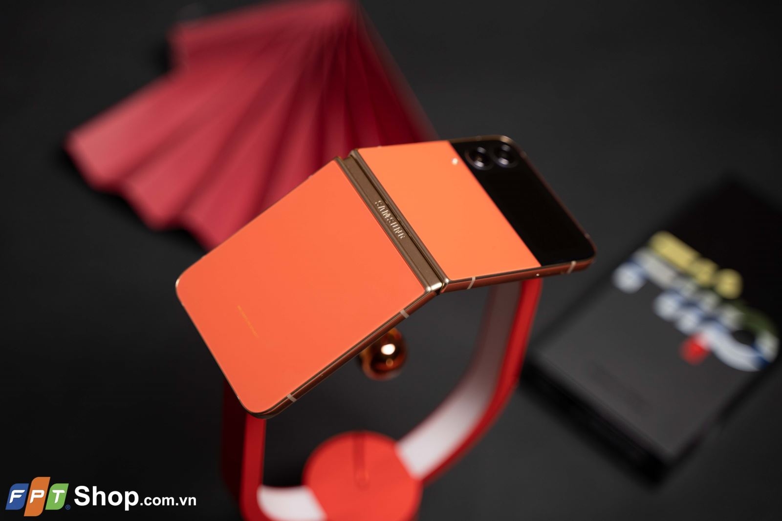 Chọn Samsung Galaxy Z Flip4 Bespoke Đỏ thịnh vượng, chọn khởi đầu năm 2023 nhiều may mắn!