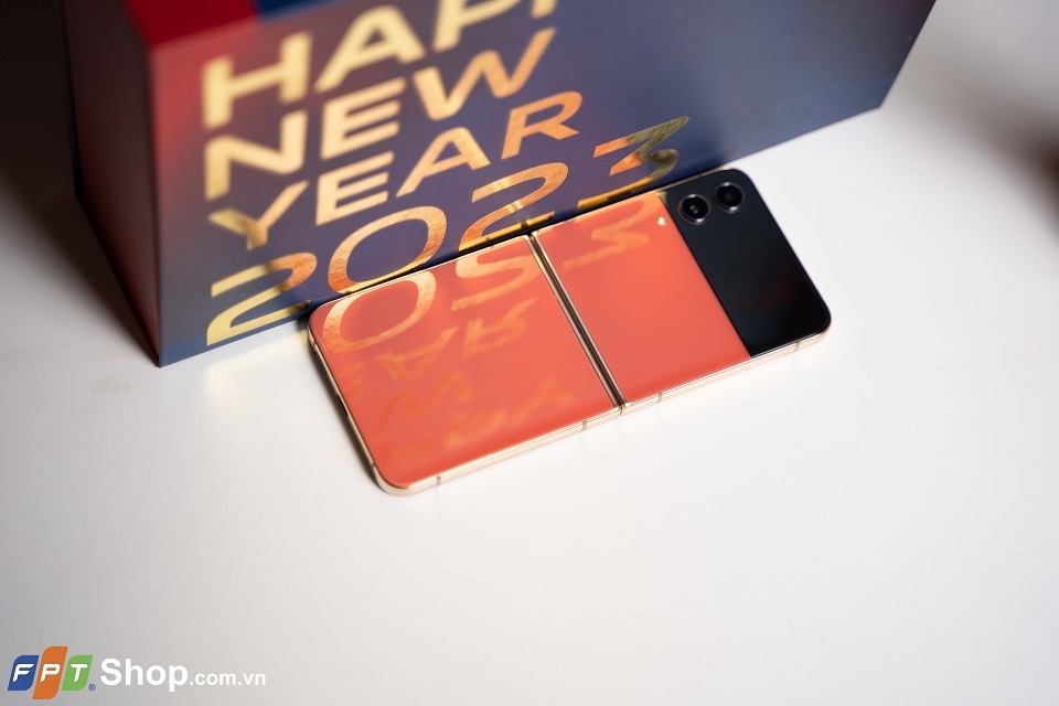 Chọn Samsung Galaxy Z Flip4 Bespoke Đỏ thịnh vượng, chọn khởi đầu năm 2023 nhiều may mắn!