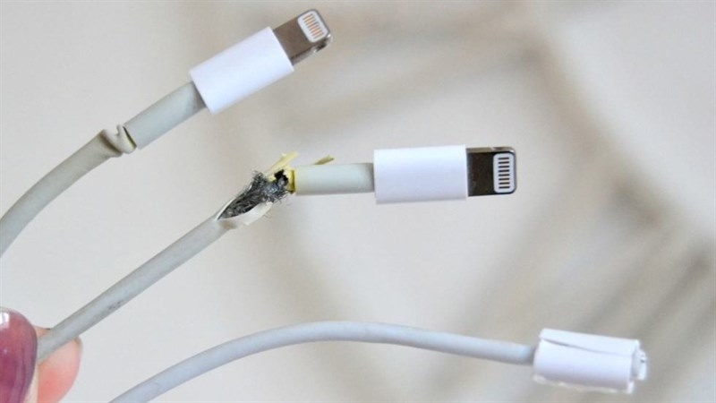 Sạc dự phòng sạc mãi không đầy do dây cáp hỏng