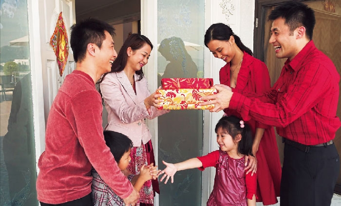xông đất đầu năm là gì