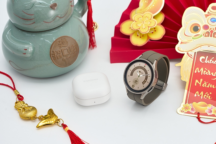 "Hé lộ bộ quà Tết “hay" nói thay lời chúc sức khỏe: Combo Galaxy Watch5 và Galaxy Buds2 Pro