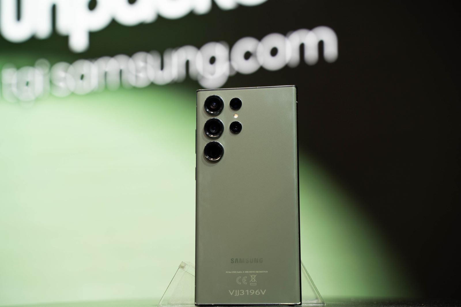 Trên tay Samsung Galaxy S23 Ultra: Camera siêu phân giải 200MP, hiệu năng Snapdragon 8 Gen 2 cực khủng