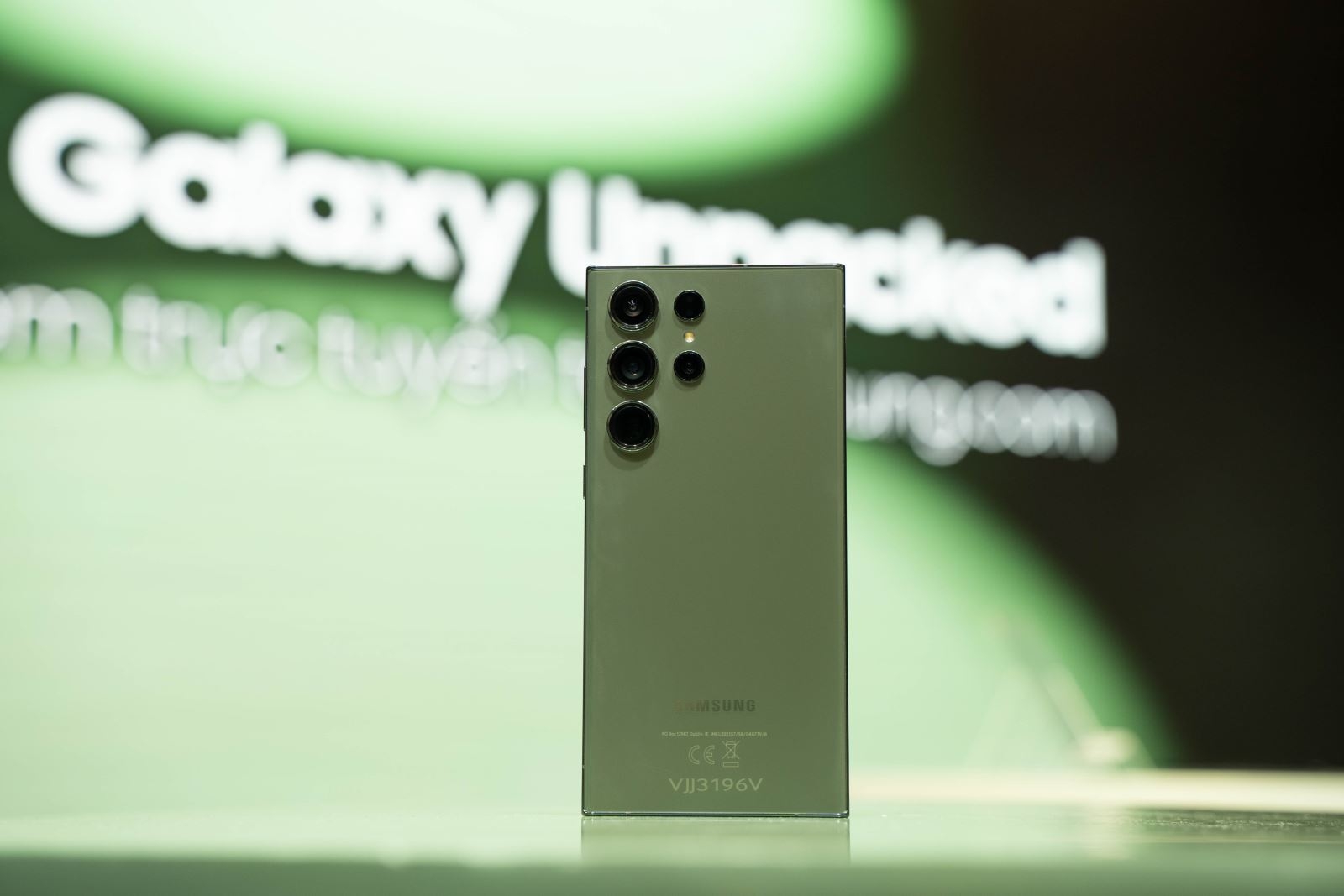 Trên tay Samsung Galaxy S23 Ultra: Camera siêu phân giải 200MP, hiệu năng Snapdragon 8 Gen 2 cực khủng