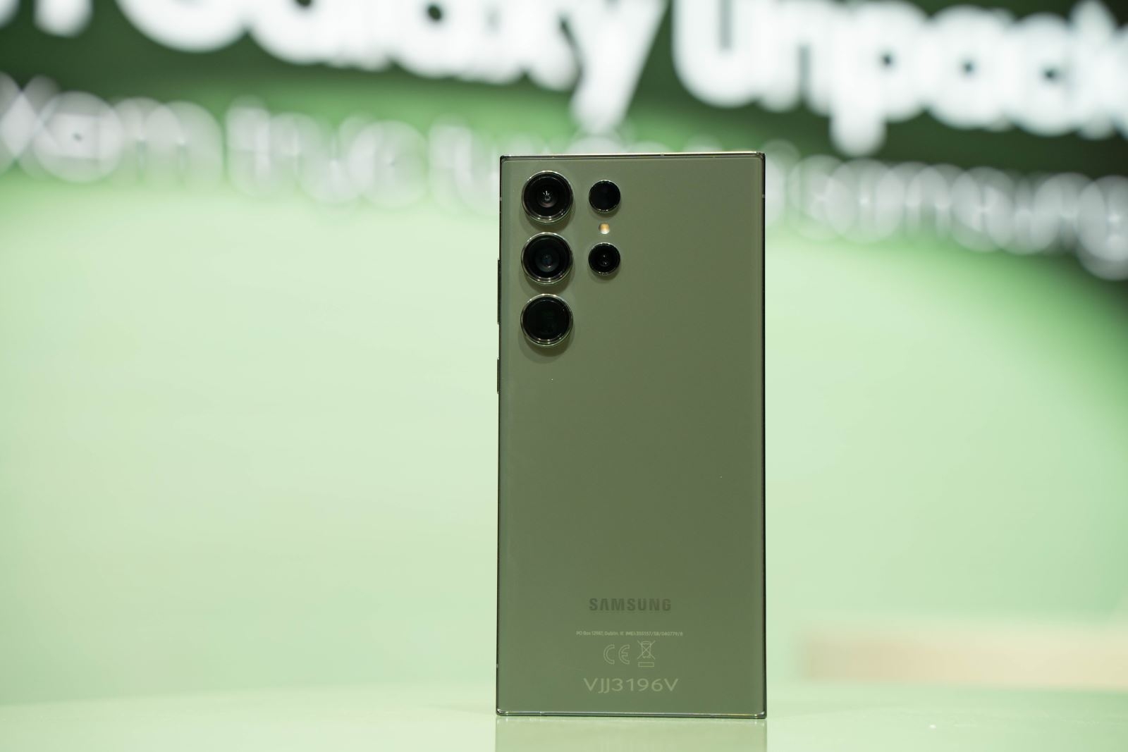 Trên tay Samsung Galaxy S23 Ultra: Camera siêu phân giải 200MP, hiệu năng Snapdragon 8 Gen 2 cực khủng