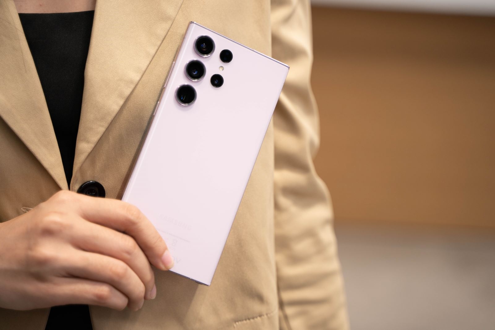 Trên tay Samsung Galaxy S23 Ultra: Camera siêu phân giải 200MP, hiệu năng Snapdragon 8 Gen 2 cực khủng