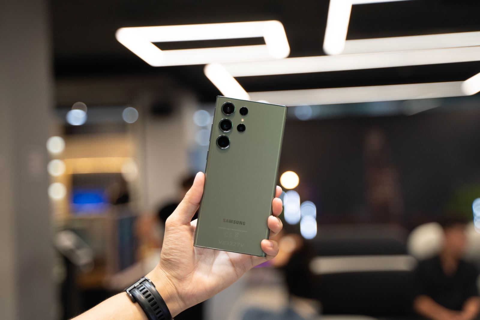 Trên tay Samsung Galaxy S23 Ultra: Camera siêu phân giải 200MP, hiệu năng Snapdragon 8 Gen 2 cực khủng