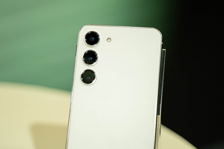 Trên tay Samsung Galaxy S23 10