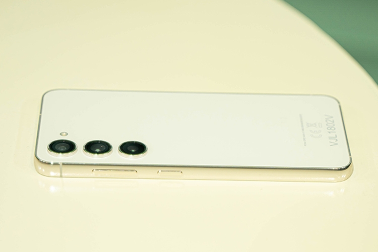 Trên tay Samsung Galaxy S23 23