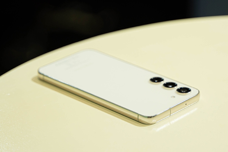 Trên tay Samsung Galaxy S23 22