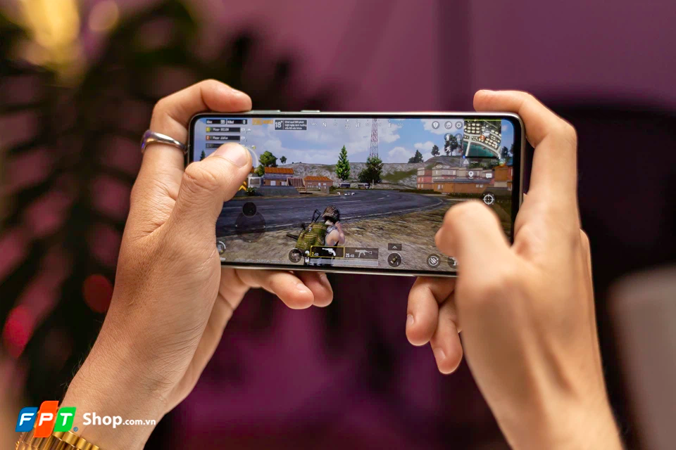 So sánh OPPO Reno8 T 5G và Samsung Galaxy A73 5G: Chênh nhau không nhiều, chọn điện thoại nào đây?