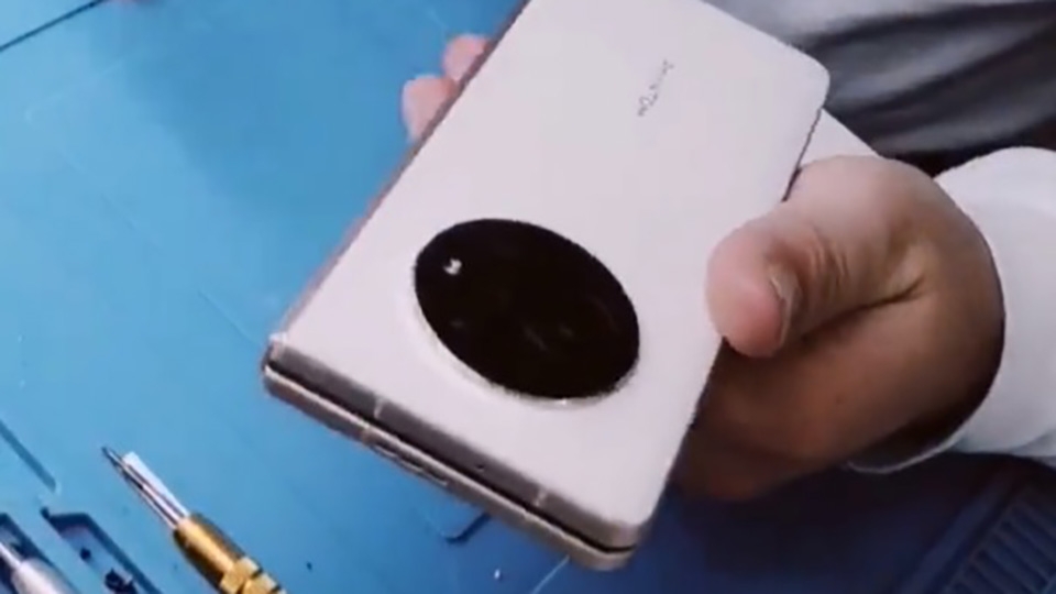 Tecno Phantom V Fold