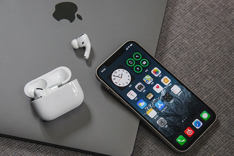 Apple đang làm việc để tích hợp sạc ngược không dây cho iPhone