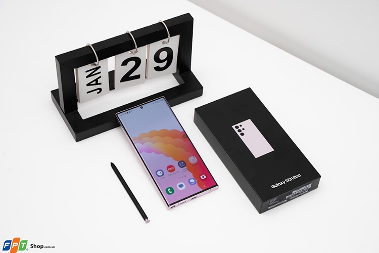 Các chuyên gia quốc tế nói gì về Samsung Galaxy S23 series sau một tuần trải nghiệm?