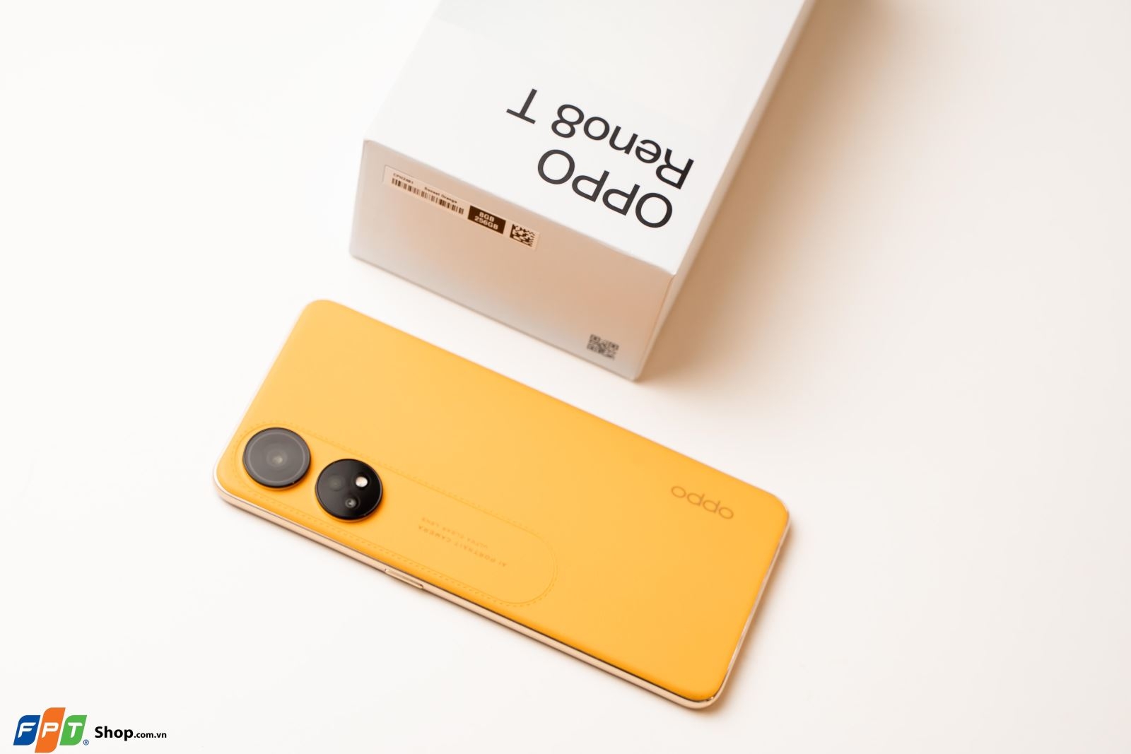 Trên tay OPPO Reno8 T: Camera sắc nét 100MP, thiết kế da sợi thủy tinh độc đáo