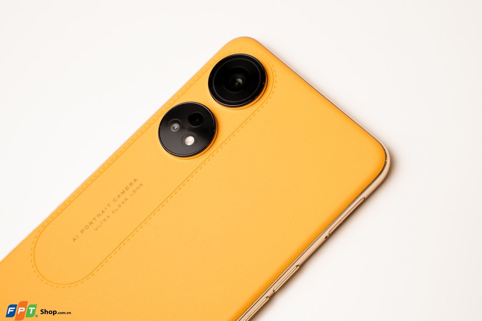 Trên tay OPPO Reno8 T: Camera sắc nét 100MP, thiết kế da sợi thủy tinh độc đáo