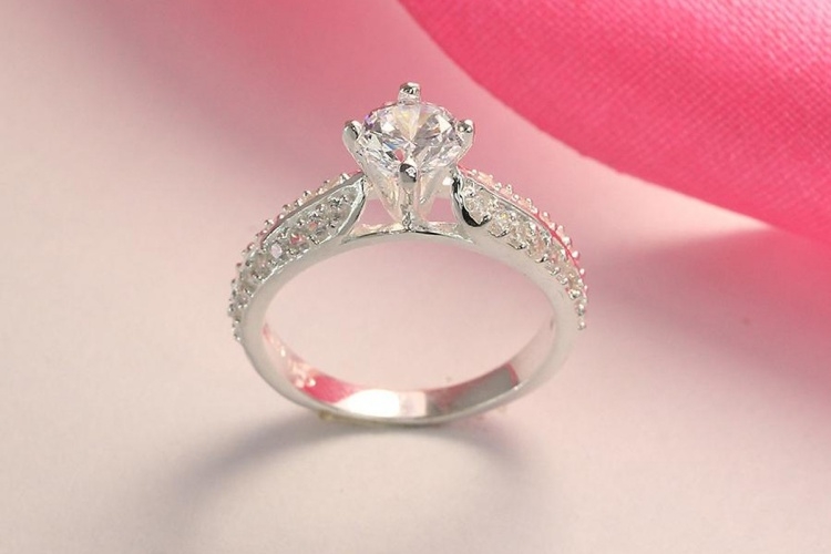 Cẩn thận: Những món quà tuy ý nghĩa, nhưng bạn không nên tặng cho nhau vào dịp Valentine