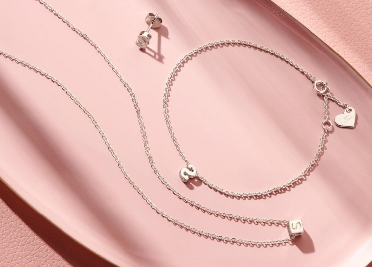 Cẩn thận: Những món quà tuy ý nghĩa, nhưng bạn không nên tặng cho nhau vào dịp Valentine