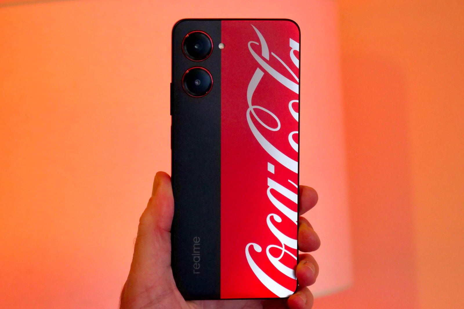 Realme 10 Pro Coca-Cola Edition ra mắt: Thiết kế ấn tượng, giá chỉ 6 triệu đồng