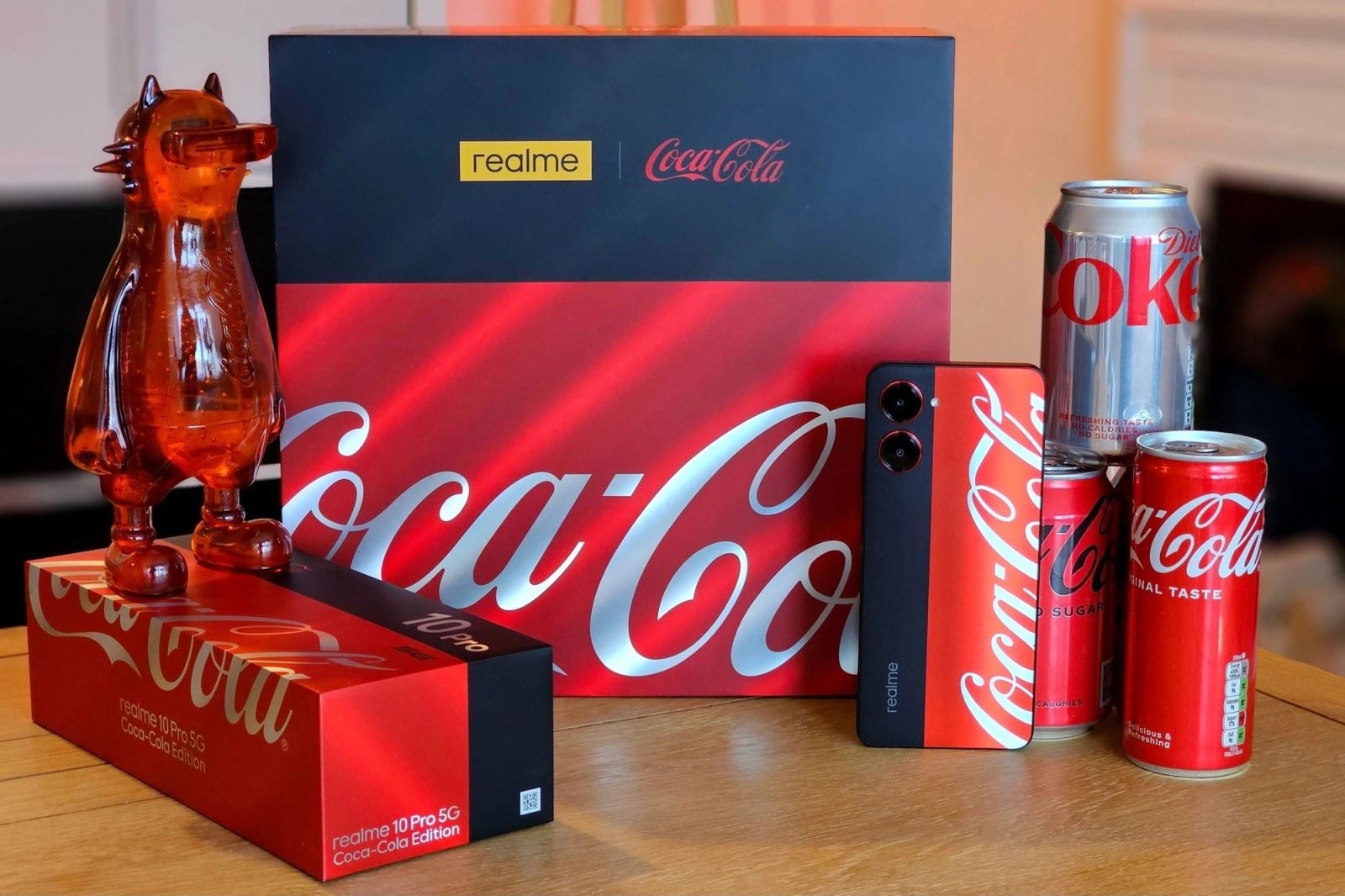 Realme 10 Pro Coca-Cola Edition ra mắt: Thiết kế ấn tượng, giá chỉ 6 triệu đồng