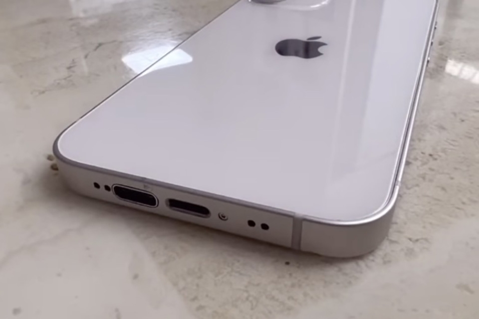iPhone 12 mini có cổng USB-C (ảnh 3)