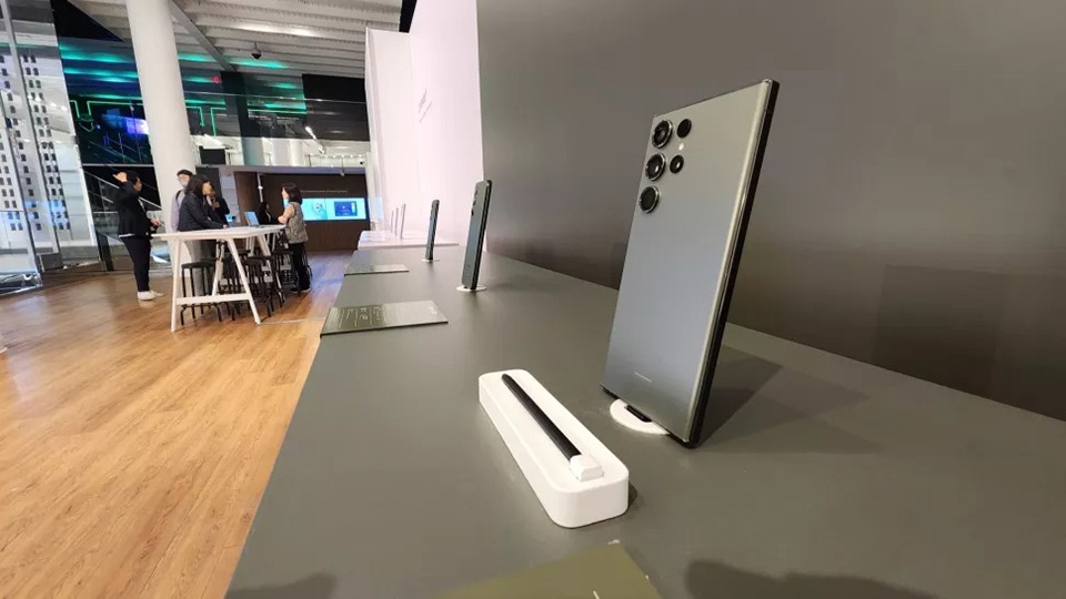 Ba tính năng iPhone 15 cần “vay mượn” từ Galaxy S23 (ảnh 3)