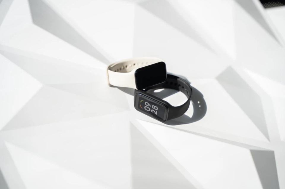 Trên tay nhanh Xiaomi Redmi Smart Band 2: vòng tay thông tin thế hệ mới giá rẻ hình 1