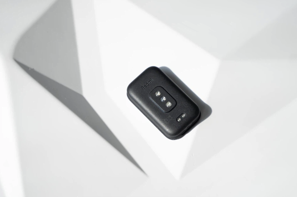 Trên tay nhanh Xiaomi Redmi Smart Band 2: vòng tay thông tin thế hệ mới giá rẻ hình 3