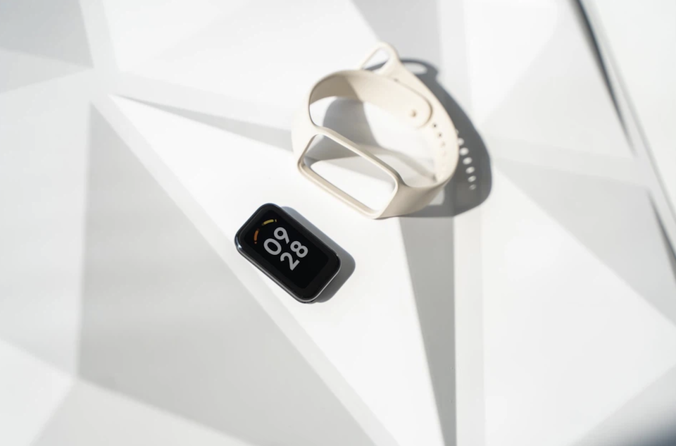 Trên tay nhanh Xiaomi Redmi Smart Band 2: vòng tay thông tin thế hệ mới giá rẻ hình 4