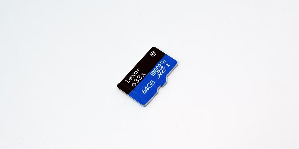 Loại bỏ khe cắm thẻ nhớ microSD