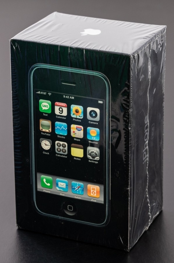 iPhone đời đầu nguyên seal đang được bán với giá 1,5 tỷ đồng