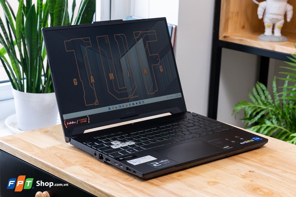 laptop làm Mastercam tốt