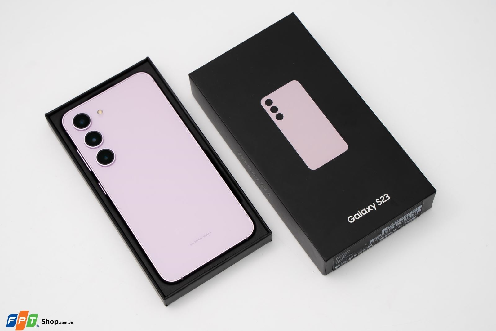 So sánh Samsung Galaxy S23 và Xiaomi 13: Lựa chọn nào tốt hơn?