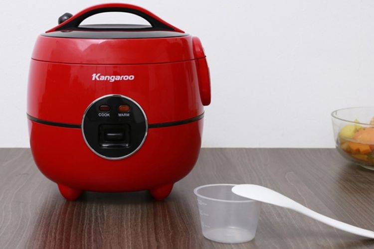 Nồi cơm nắp gài Kangaroo 1.2 lít KG822