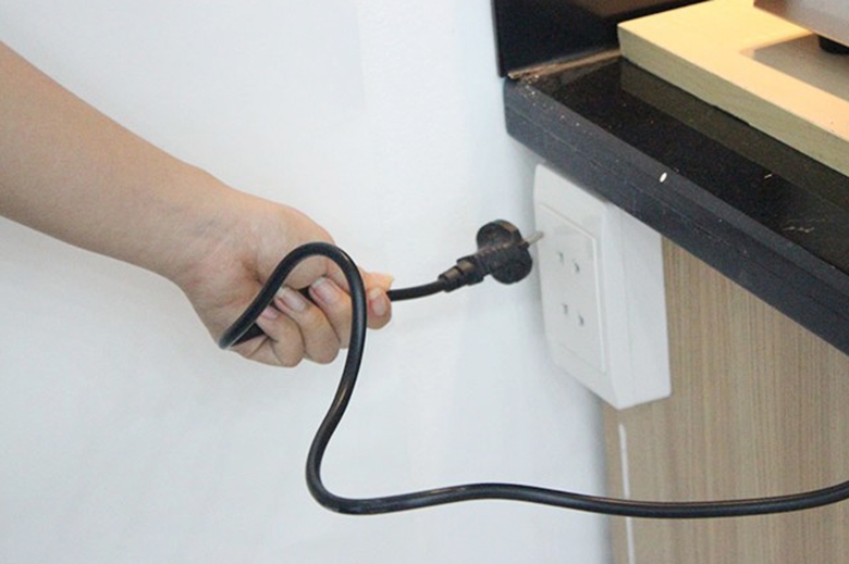 Rút nguồn điện ngay sau khi sử dụng 