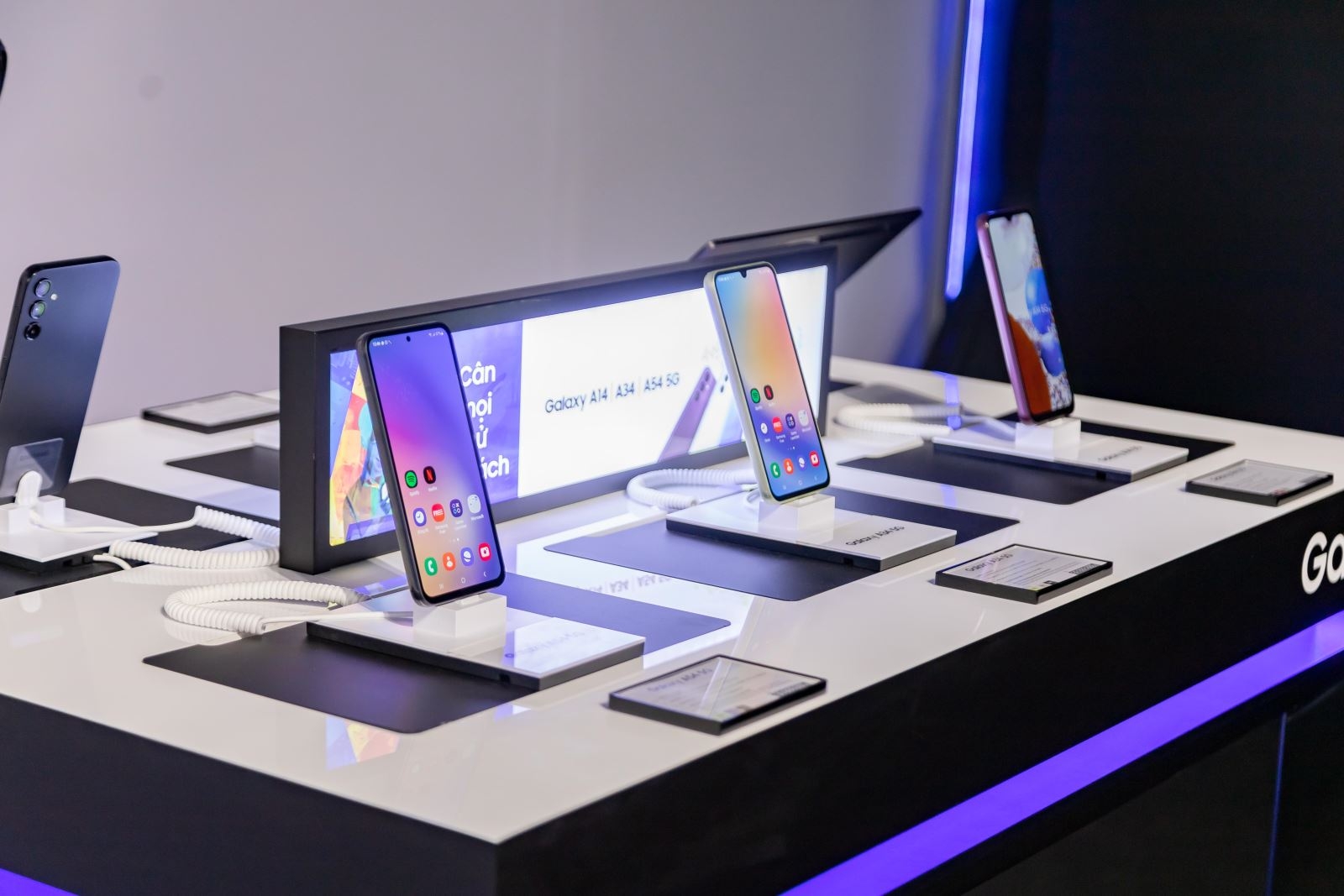 Samsung Galaxy A54 5G và Galaxy A34 ra mắt tại VN: Exynos 1380, màn hình 120Hz, giá từ 8.49 triệu đồng