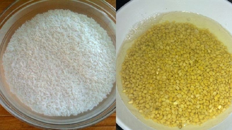 Ngâm gạo nếp và đậu xanh trước khi nấu