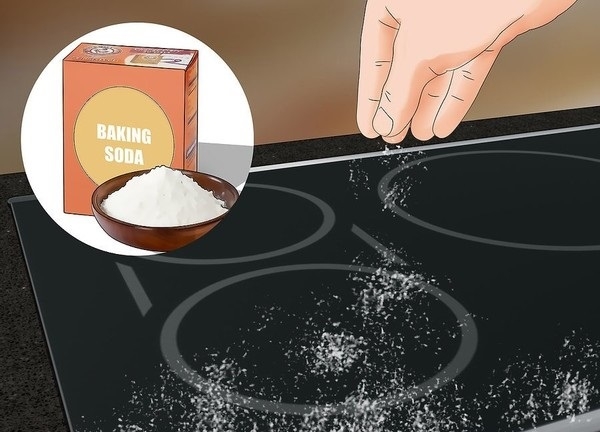 cách vệ sinh mặt kính bếp từ bằng baking soda 2
