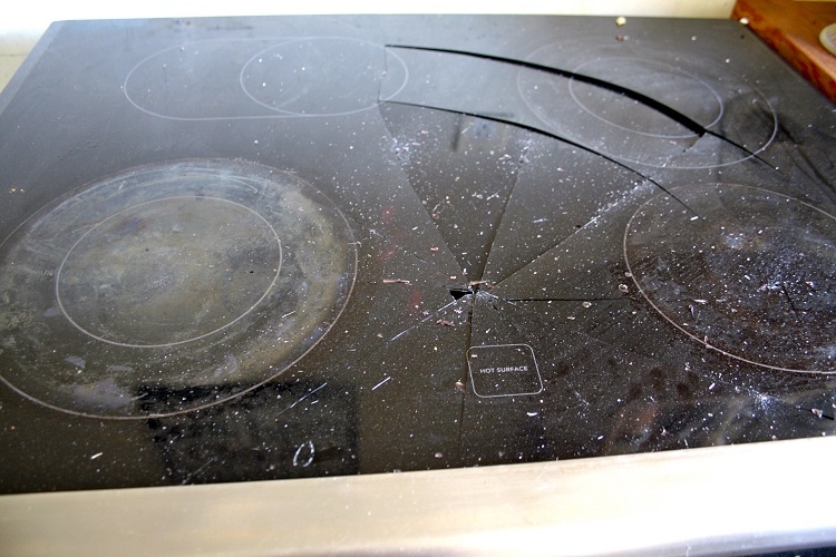 Mặt kính bếp hồng ngoại bị nứt có dùng được không? Có nguy hiểm không? 2