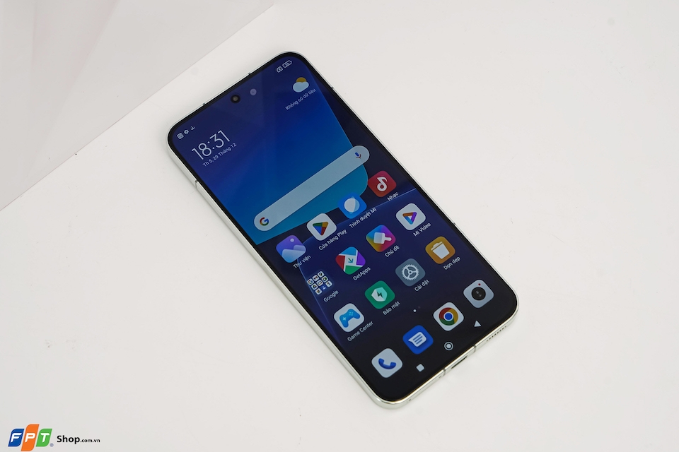 Trên tay nhanh Xiaomi 13: Cấu hình siêu khủng Snapdragon 8 Gen 2 cùng hệ thống camera cao cấp hình 1