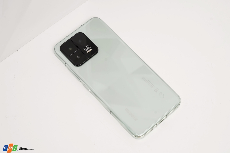 Trên tay nhanh Xiaomi 13: Cấu hình siêu khủng Snapdragon 8 Gen 2 cùng hệ thống camera cao cấp hình 3