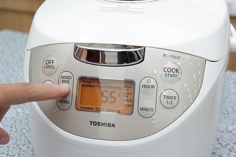 Cách sử dụng nồi cơm điện Toshiba với nút bấm rõ ràng