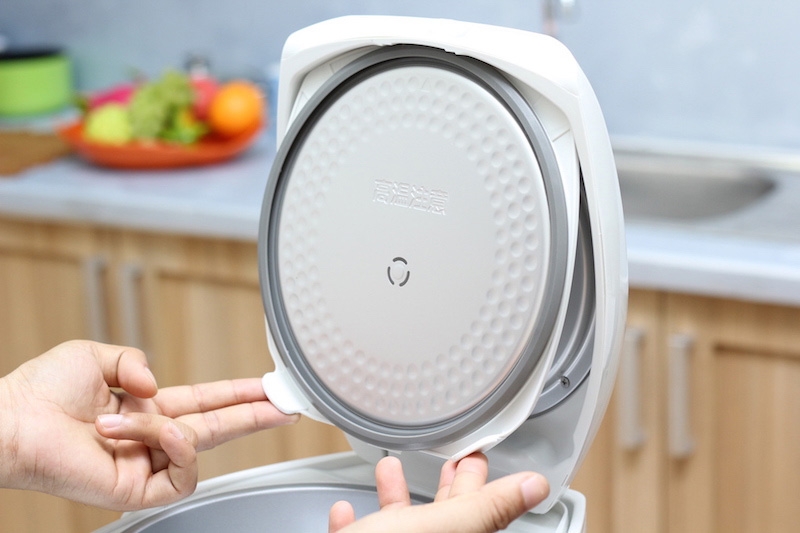 Vệ sinh nồi Toshiba đơn giản